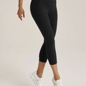 Beyond yoga spacedye high-waisted capri legging black XS